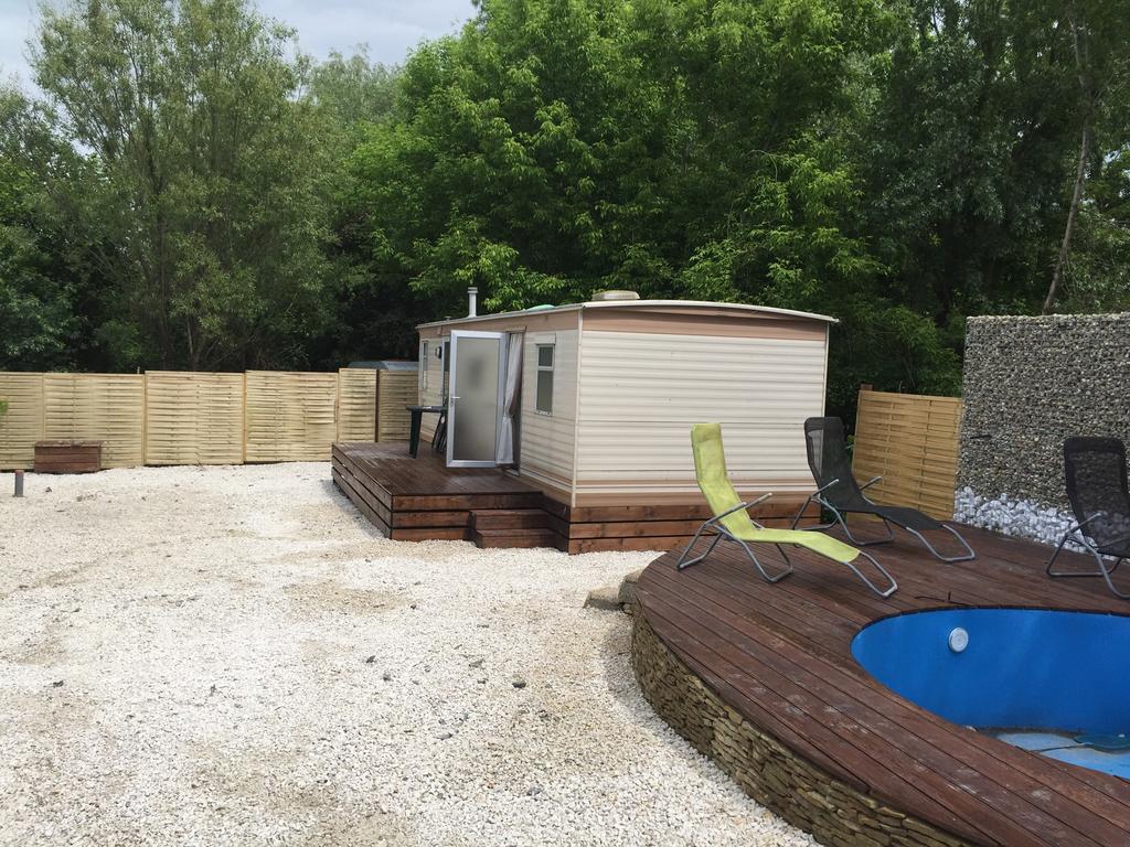 Kenge Apartmanok Balatonszárszó Buitenkant foto