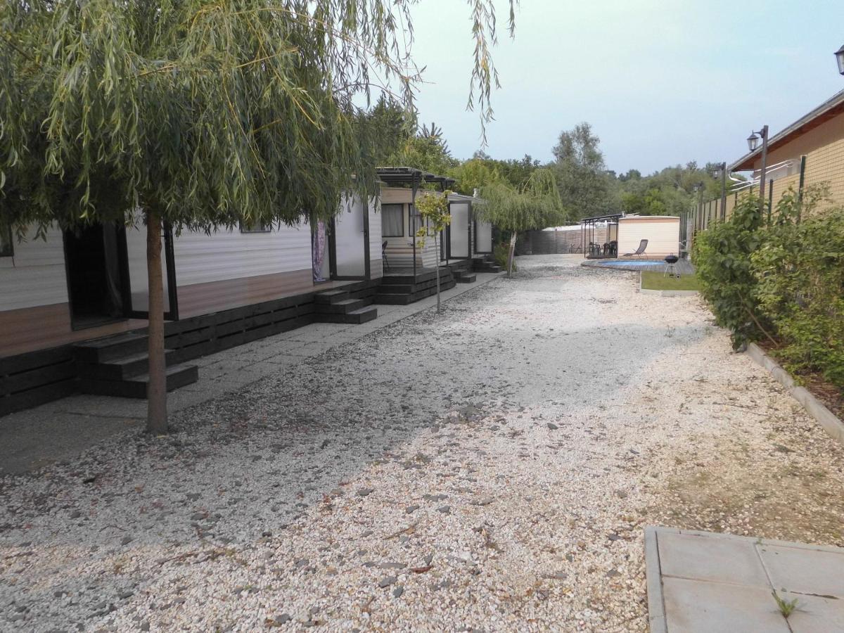 Kenge Apartmanok Balatonszárszó Buitenkant foto