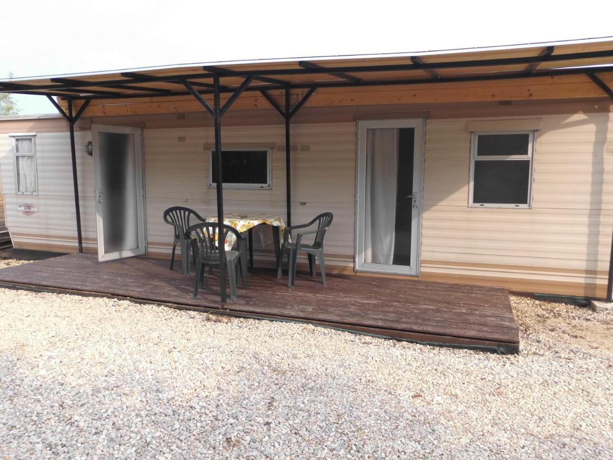 Kenge Apartmanok Balatonszárszó Buitenkant foto