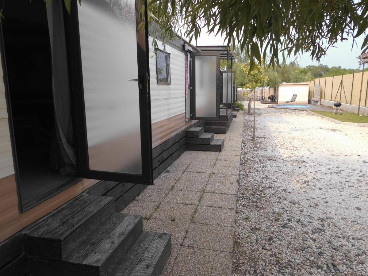 Kenge Apartmanok Balatonszárszó Buitenkant foto